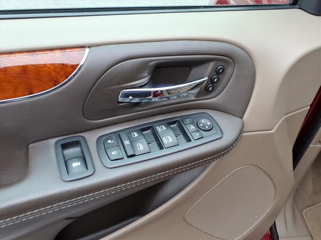 2016 Chrysler Town & Country Limited Platinum