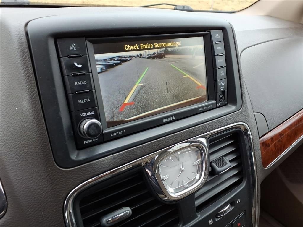 2016 Chrysler Town & Country Limited Platinum