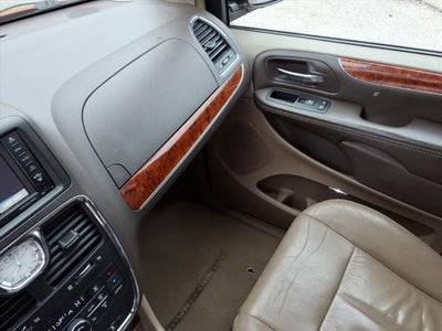 2016 Chrysler Town & Country Limited Platinum