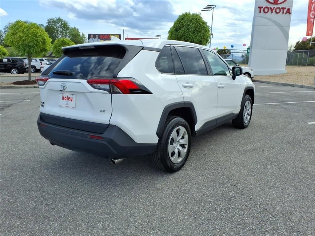 2024 Toyota RAV4 LE