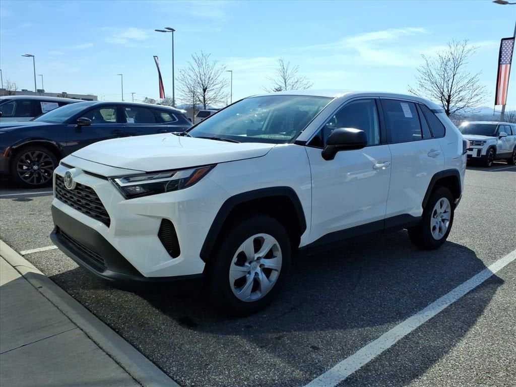 2025 Toyota RAV4 LE