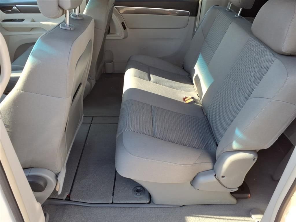 2010 Volkswagen Routan S