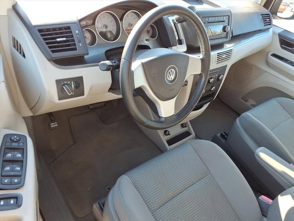 2010 Volkswagen Routan S
