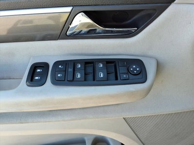 2010 Volkswagen Routan S