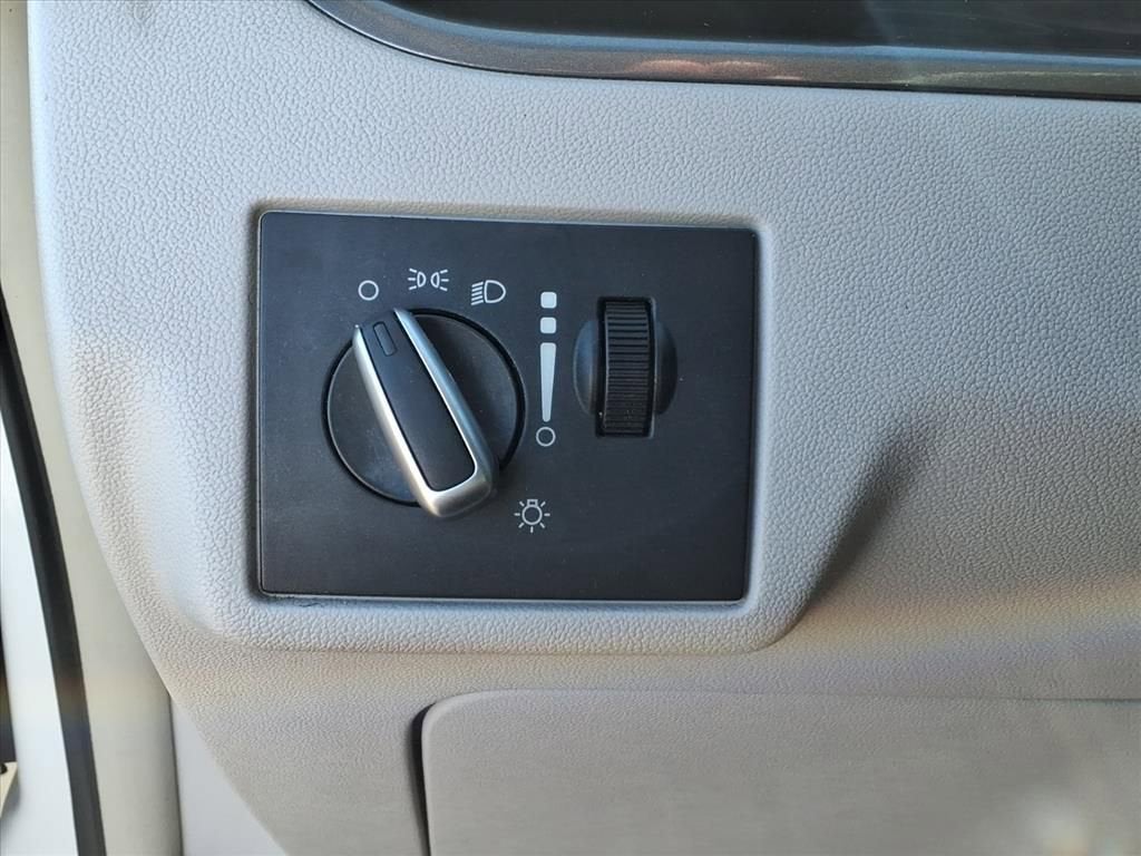2010 Volkswagen Routan S