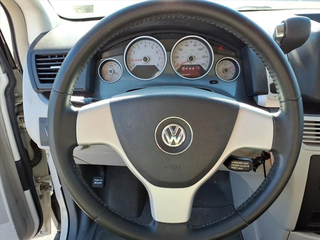 2010 Volkswagen Routan S
