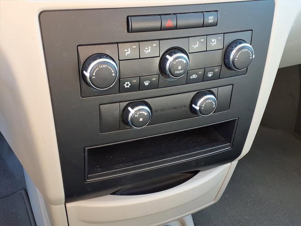 2010 Volkswagen Routan S