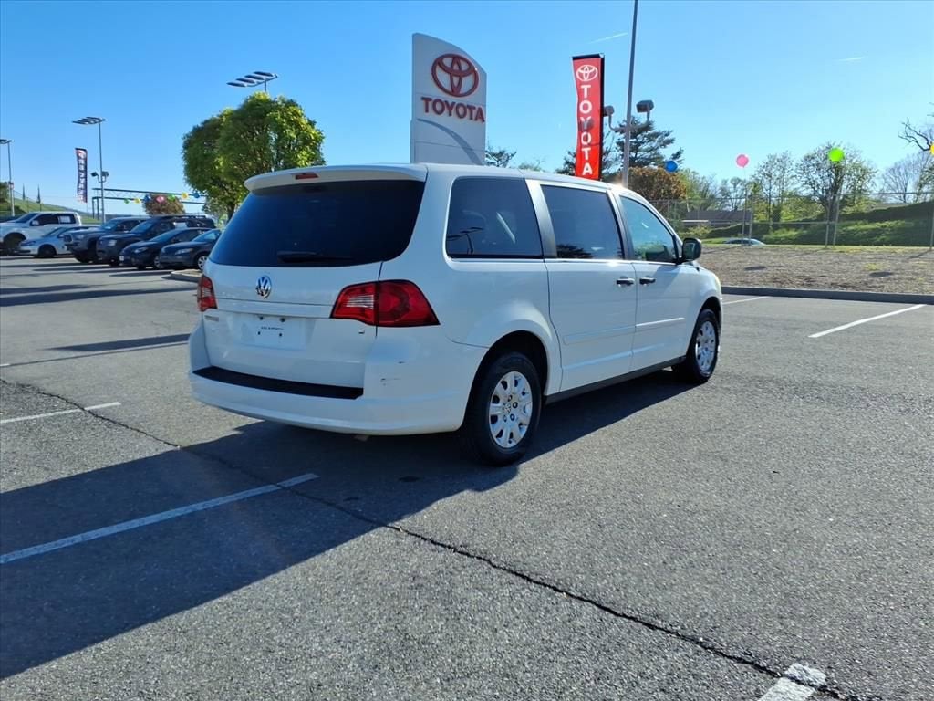 2010 Volkswagen Routan S