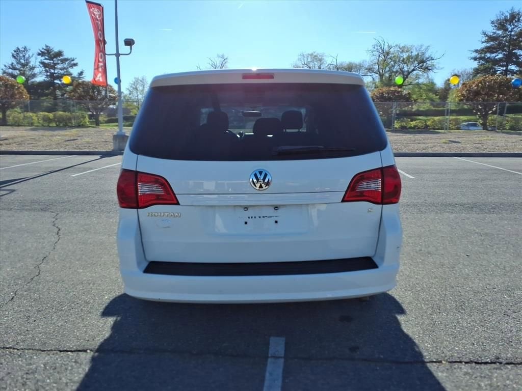 2010 Volkswagen Routan S