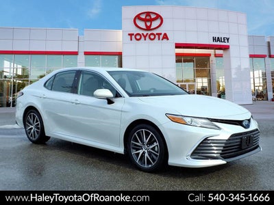 2022 Toyota Camry Hybrid XLE