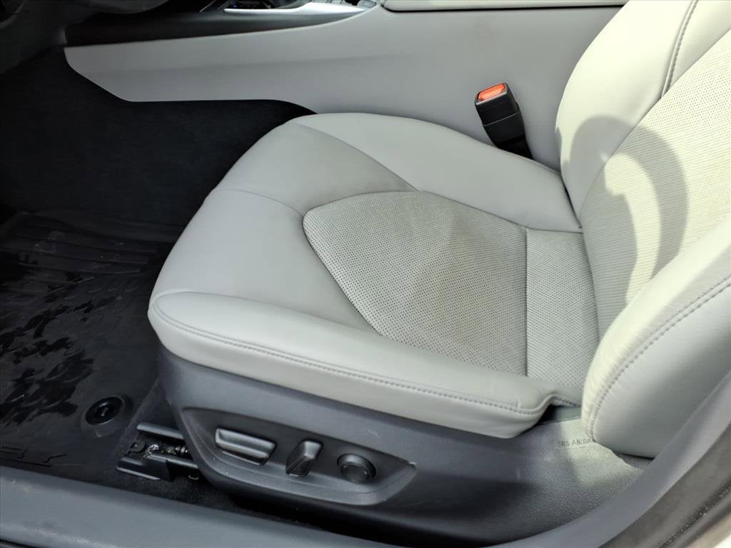 2022 Toyota Camry Hybrid XLE