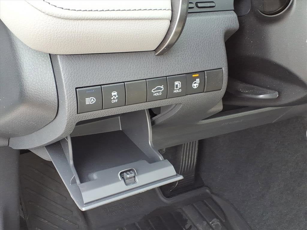 2022 Toyota Camry Hybrid XLE