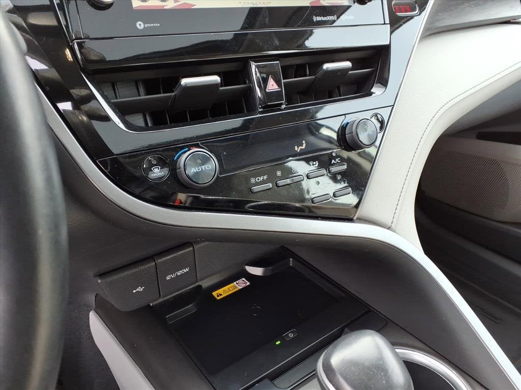 2022 Toyota Camry Hybrid XLE