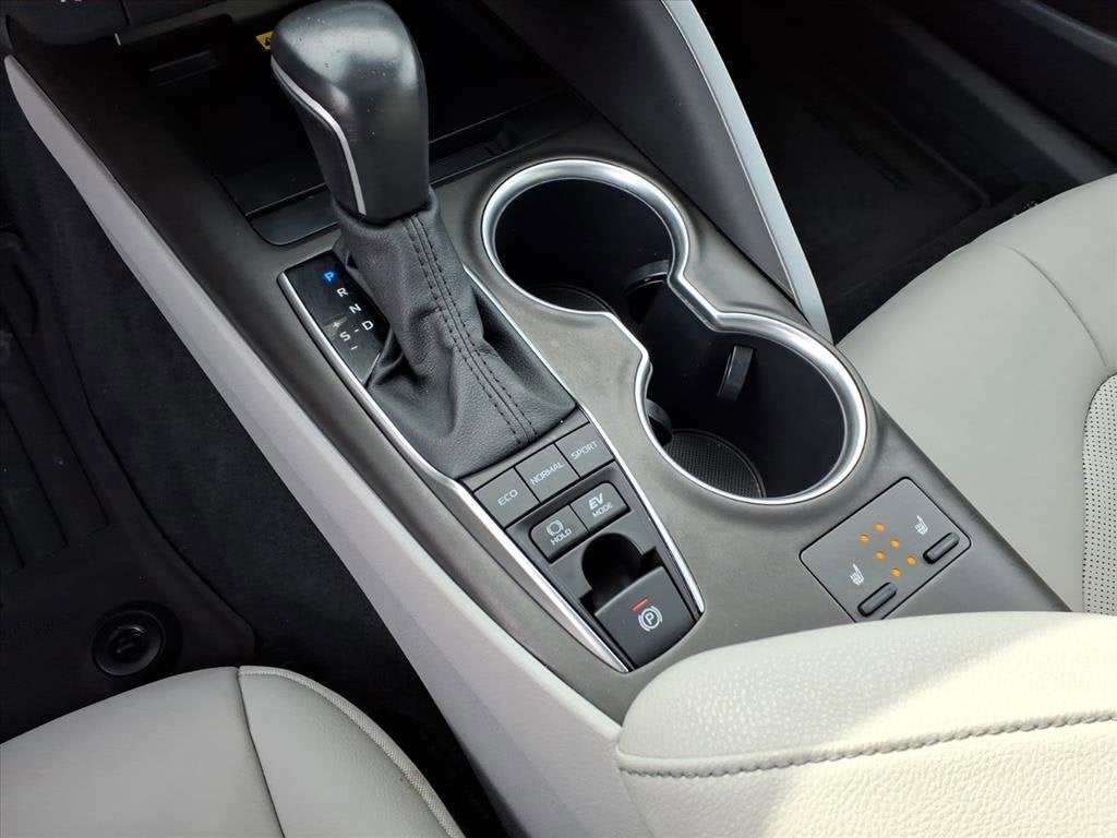 2022 Toyota Camry Hybrid XLE