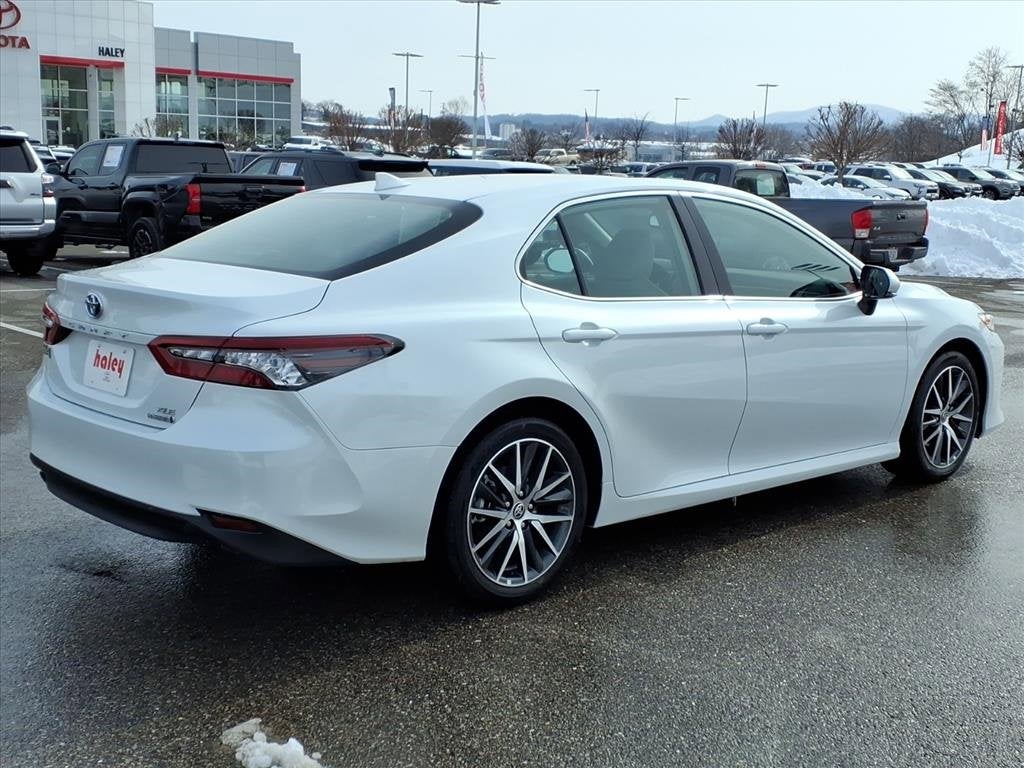 2022 Toyota Camry Hybrid XLE