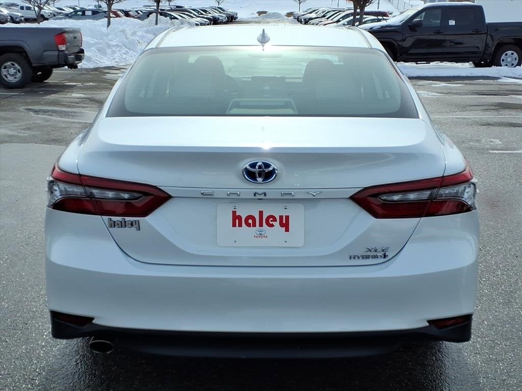 2022 Toyota Camry Hybrid XLE