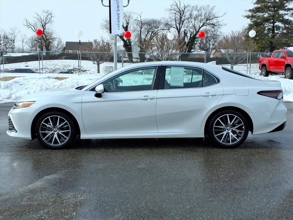 2022 Toyota Camry Hybrid XLE