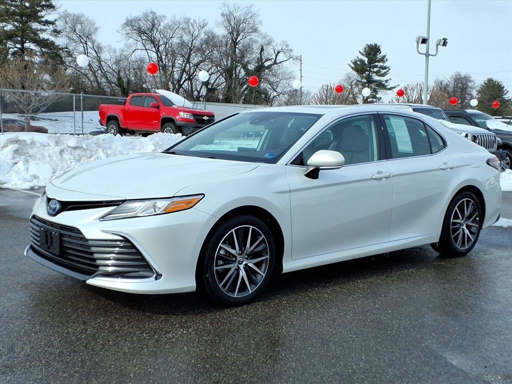 2022 Toyota Camry Hybrid XLE