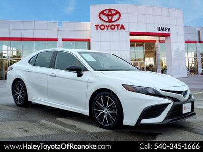 2022 Toyota Camry Hybrid SE