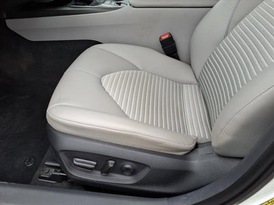 2022 Toyota Camry Hybrid SE