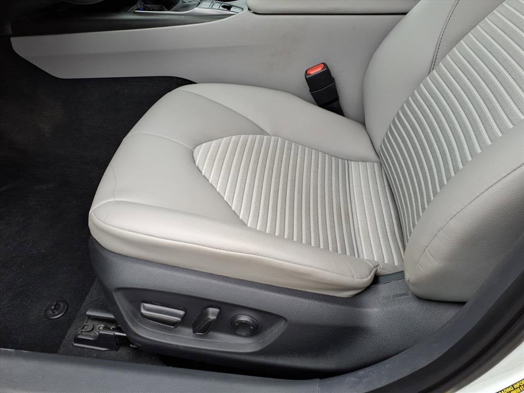 2022 Toyota Camry Hybrid SE