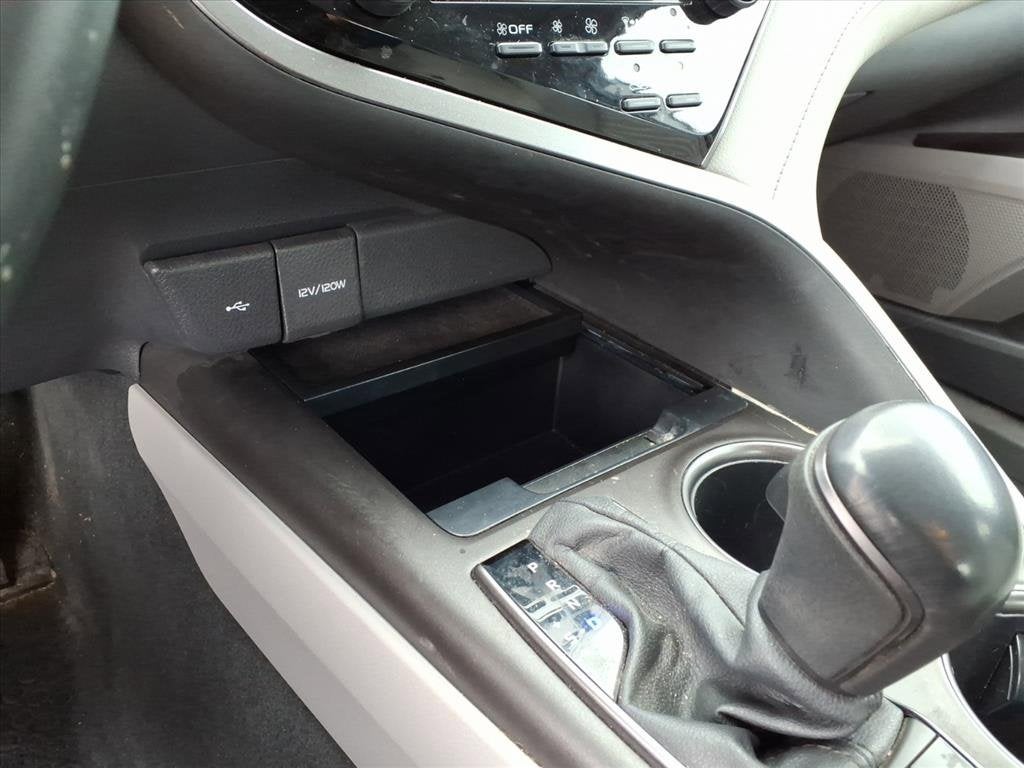 2022 Toyota Camry Hybrid SE