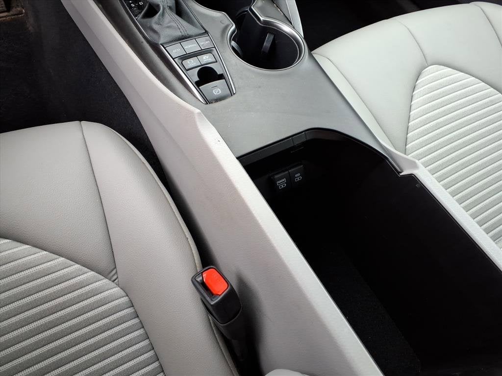 2022 Toyota Camry Hybrid SE