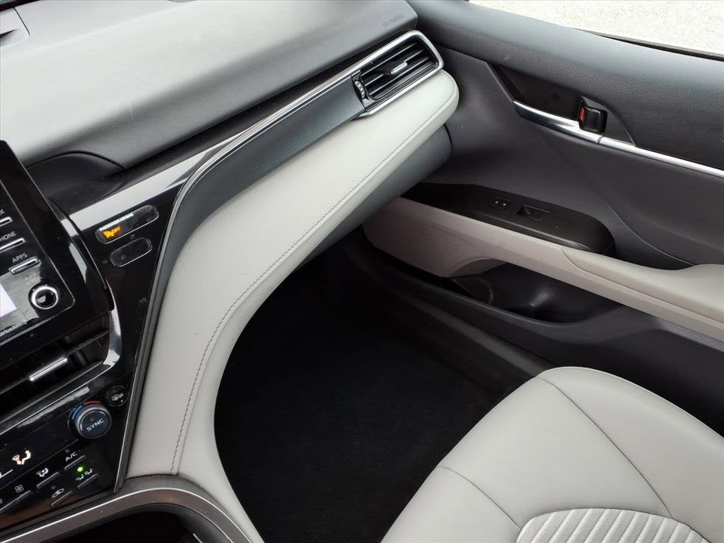 2022 Toyota Camry Hybrid SE