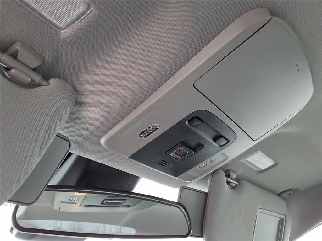 2022 Toyota Camry Hybrid SE