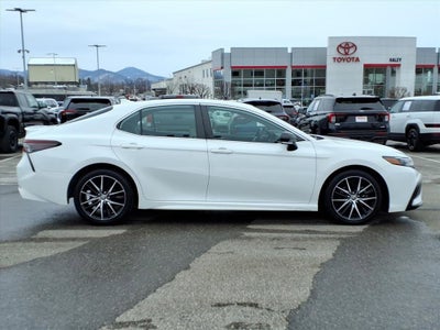 2022 Toyota Camry Hybrid SE