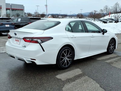 2022 Toyota Camry Hybrid SE