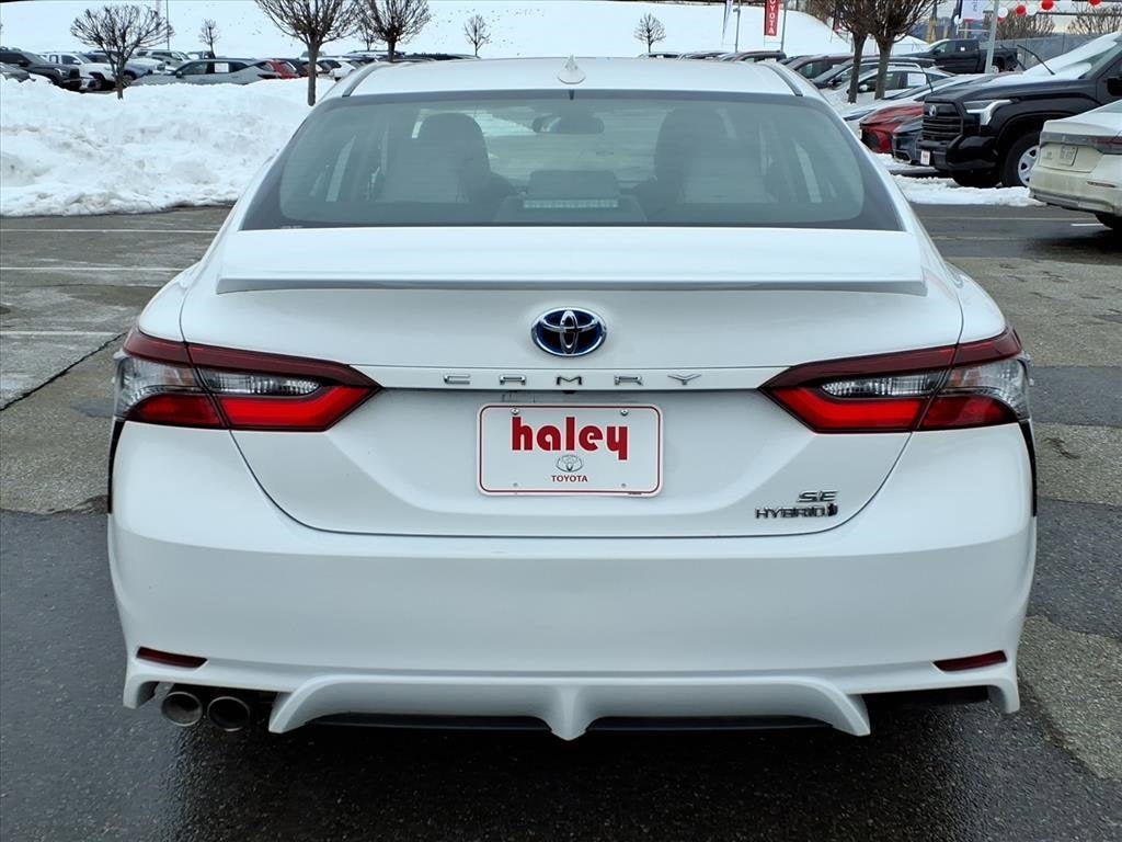 2022 Toyota Camry Hybrid SE