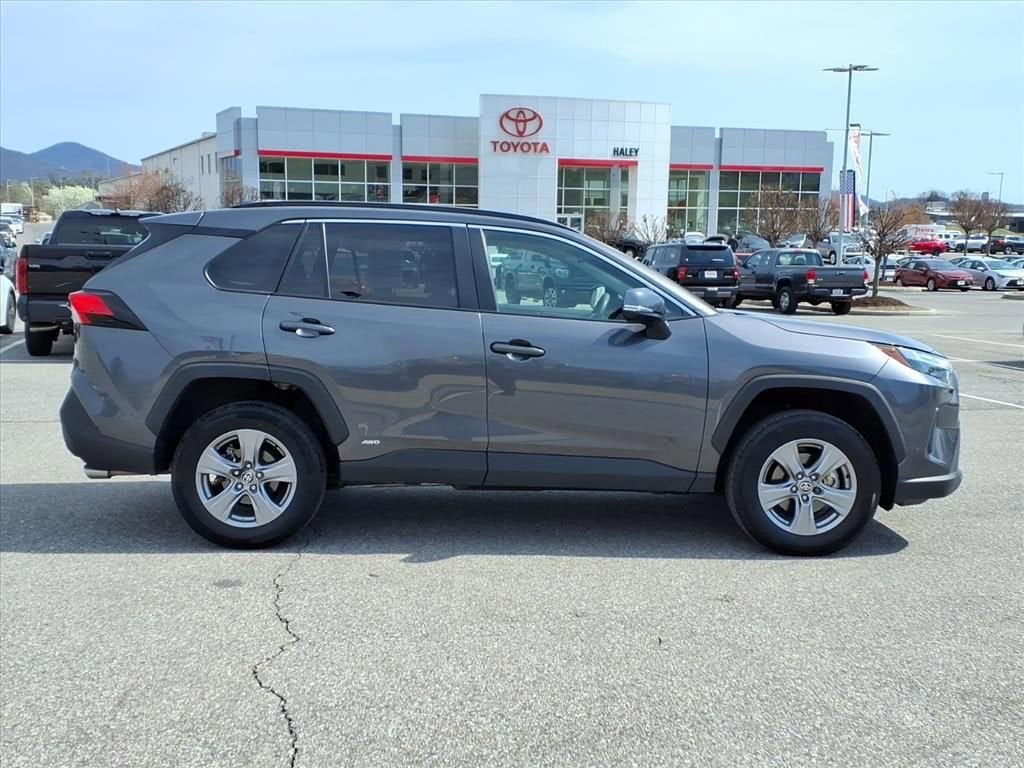 2025 Toyota RAV4 Hybrid XLE