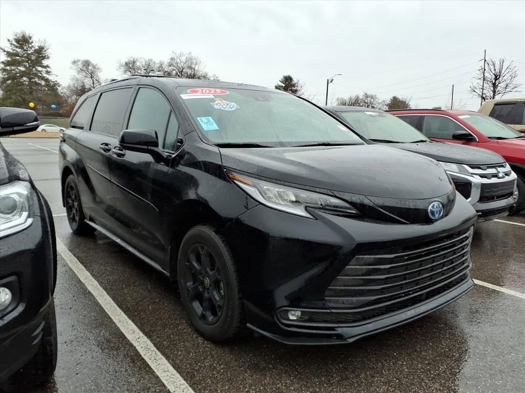 2025 Toyota Sienna Woodland Edition