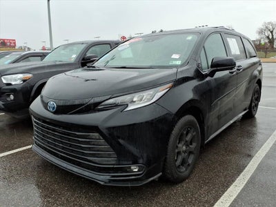 2025 Toyota Sienna Woodland Edition