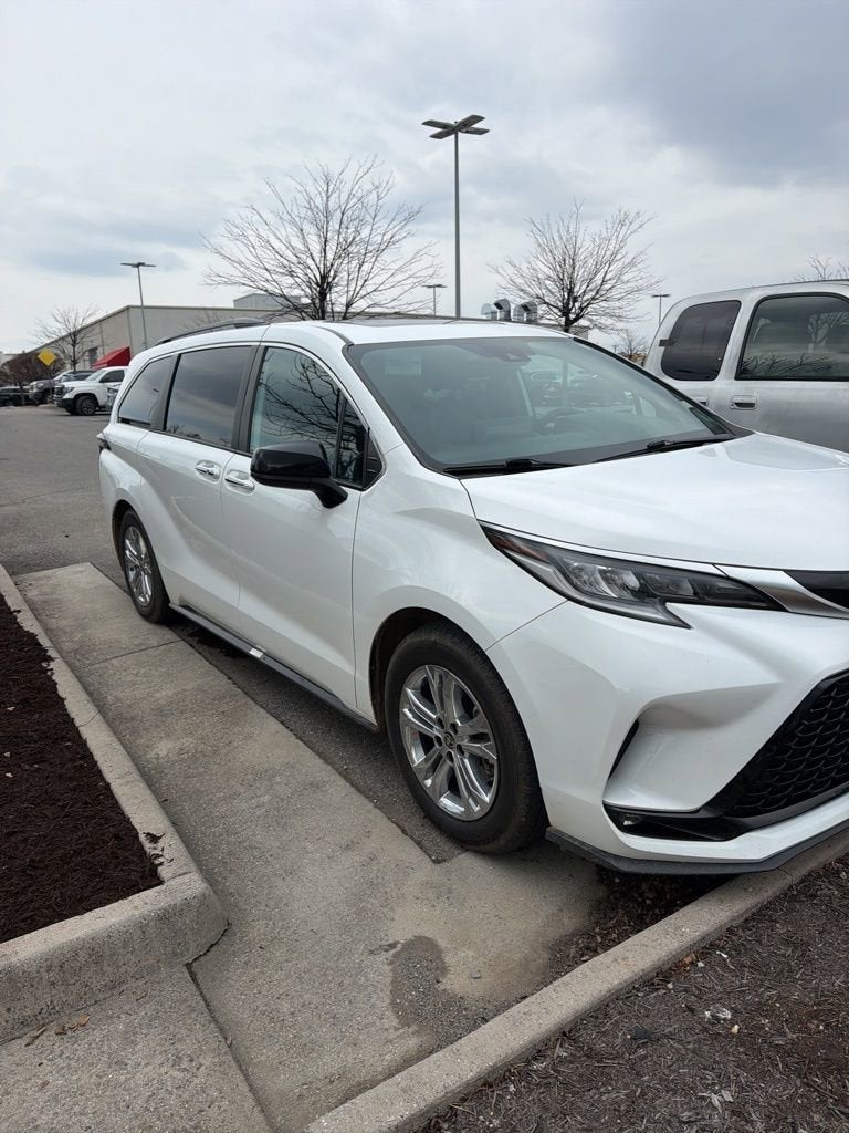2022 Toyota Sienna XSE