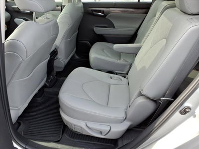 2024 Toyota Highlander Hybrid Platinum