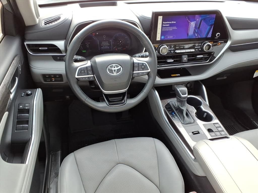 2024 Toyota Highlander Hybrid Platinum