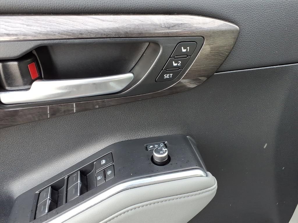 2024 Toyota Highlander Hybrid Platinum