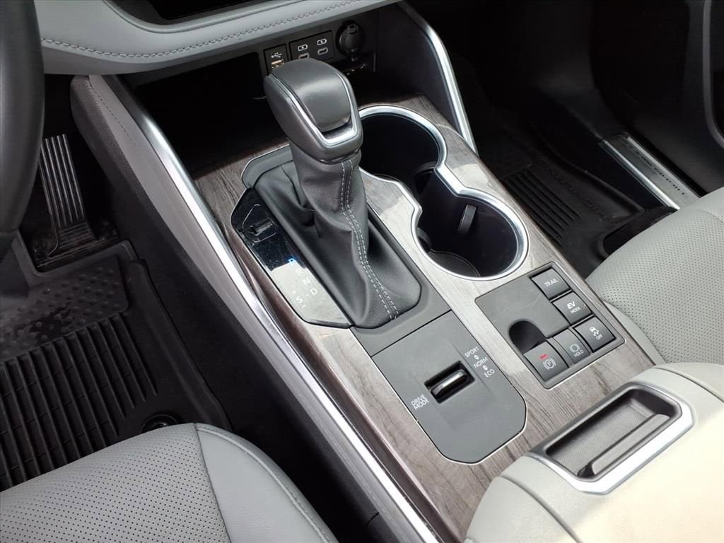 2024 Toyota Highlander Hybrid Platinum