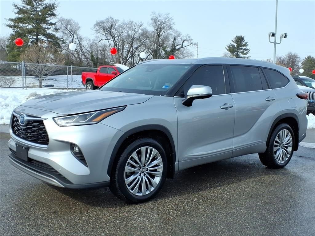 2024 Toyota Highlander Hybrid Platinum