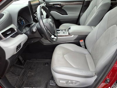 2021 Toyota Highlander Hybrid Platinum
