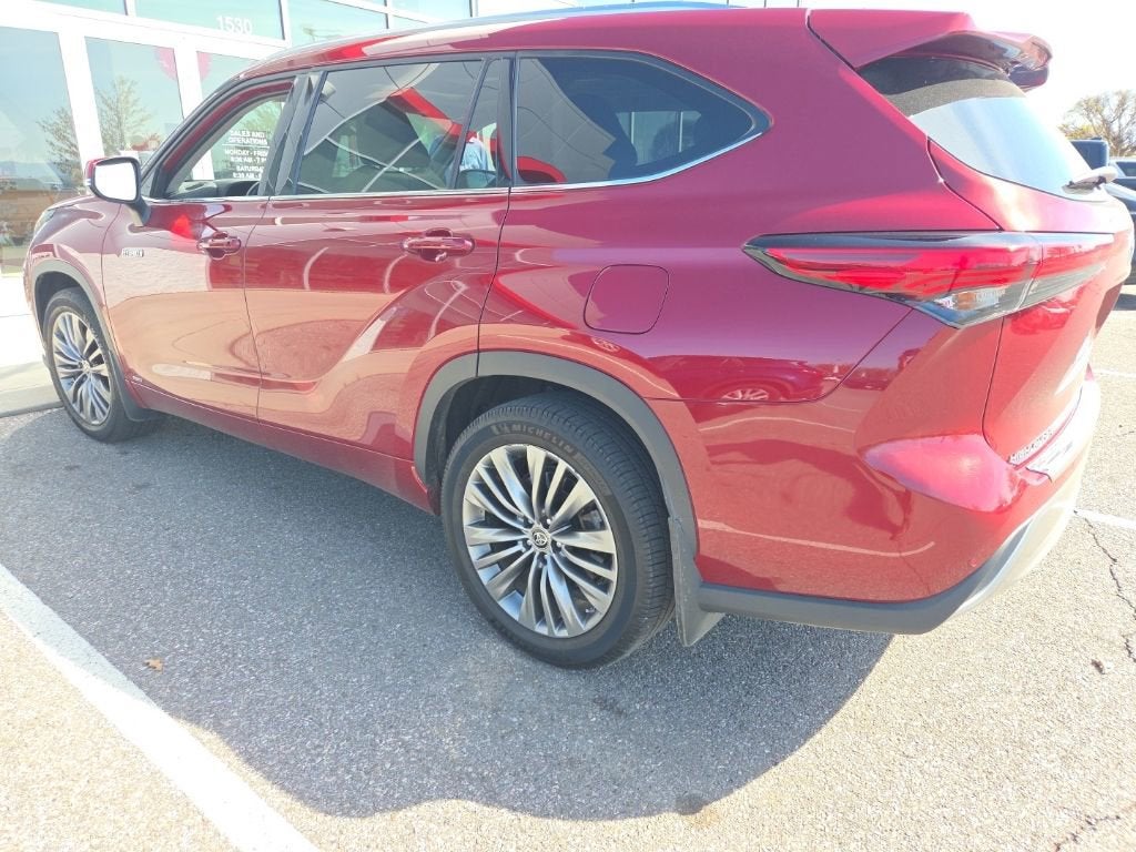 2021 Toyota Highlander Hybrid Platinum