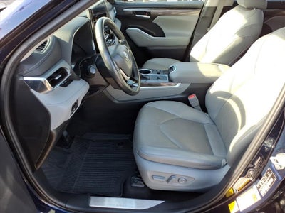 2023 Toyota Highlander Hybrid Platinum