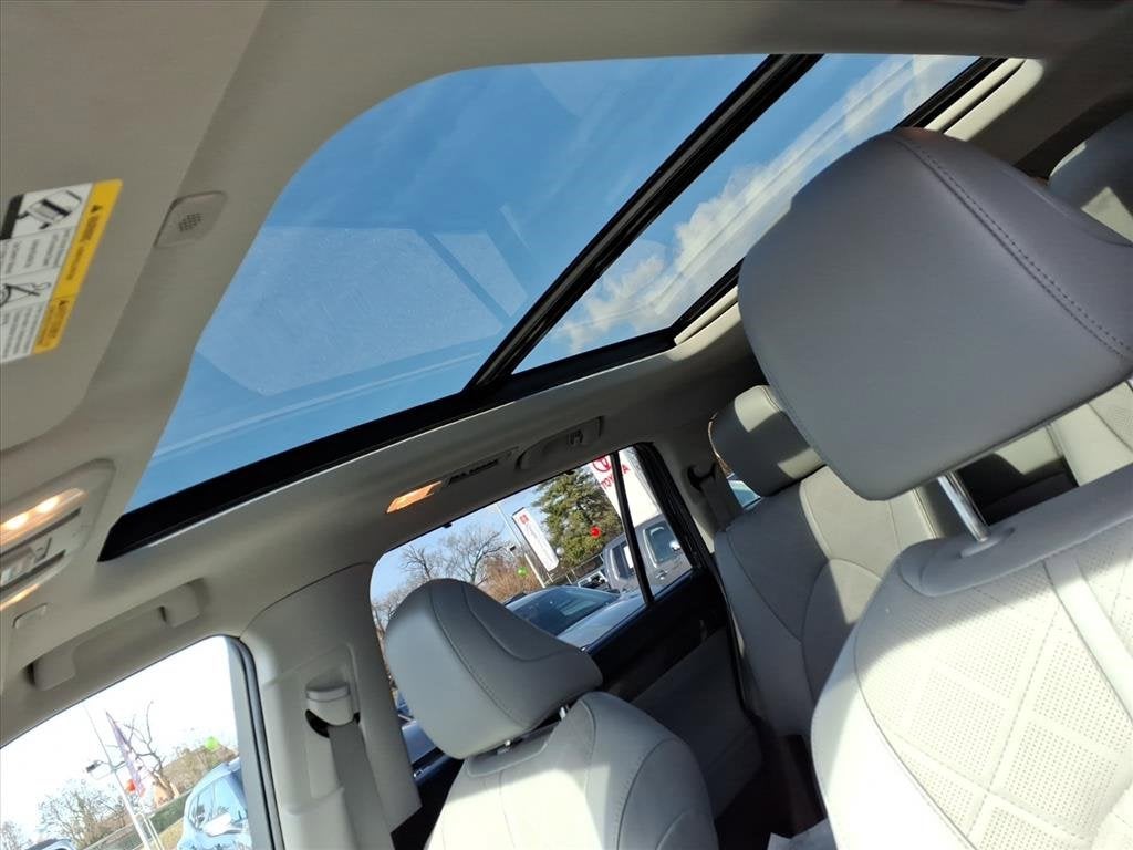 2023 Toyota Highlander Hybrid Platinum