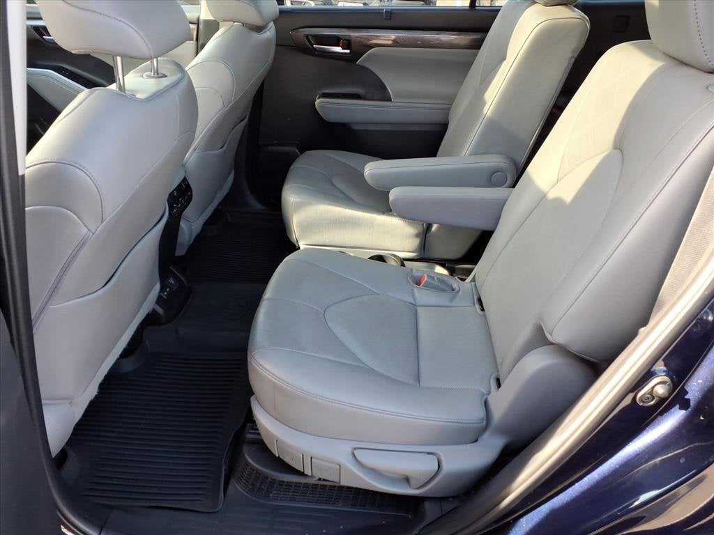 2023 Toyota Highlander Hybrid Platinum