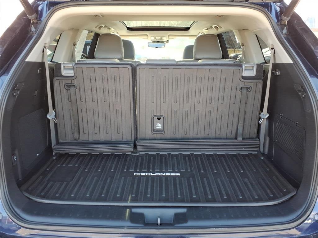 2023 Toyota Highlander Hybrid Platinum