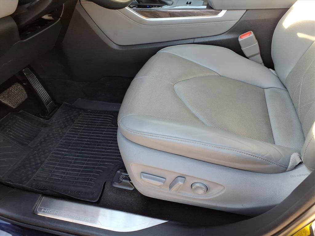 2023 Toyota Highlander Hybrid Platinum