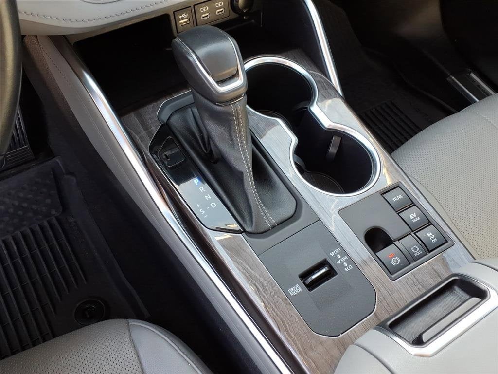 2023 Toyota Highlander Hybrid Platinum