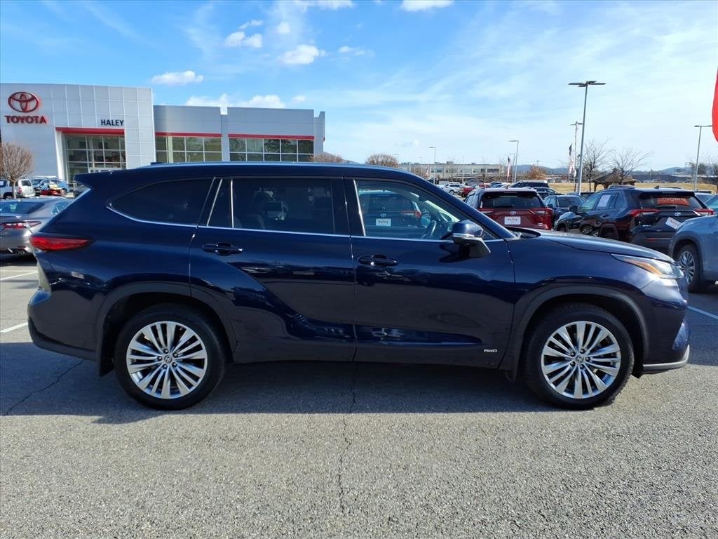 2023 Toyota Highlander Hybrid Platinum